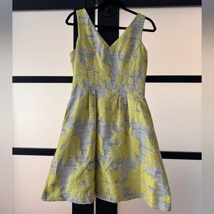 Donna Ricco Yellow and Gray Floral V-Neck Midi Dress